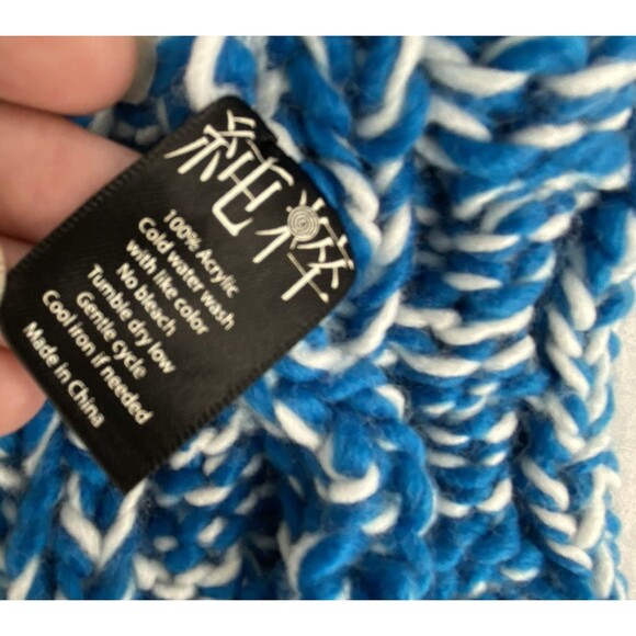 NWT CG Habitats Hat Women OS Snow Bunny Knitted Blue White Beanie Faux Fux Pom - Picture 8 of 8